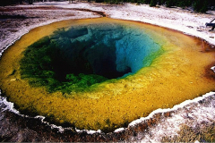 2003_yellowstone_morning_glory_pool