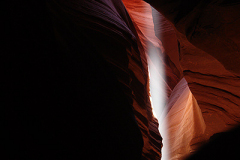 2009_antelope_canyon_beam