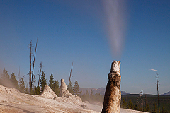 2011_usa_yellowstone_thermos_bottle_geyser